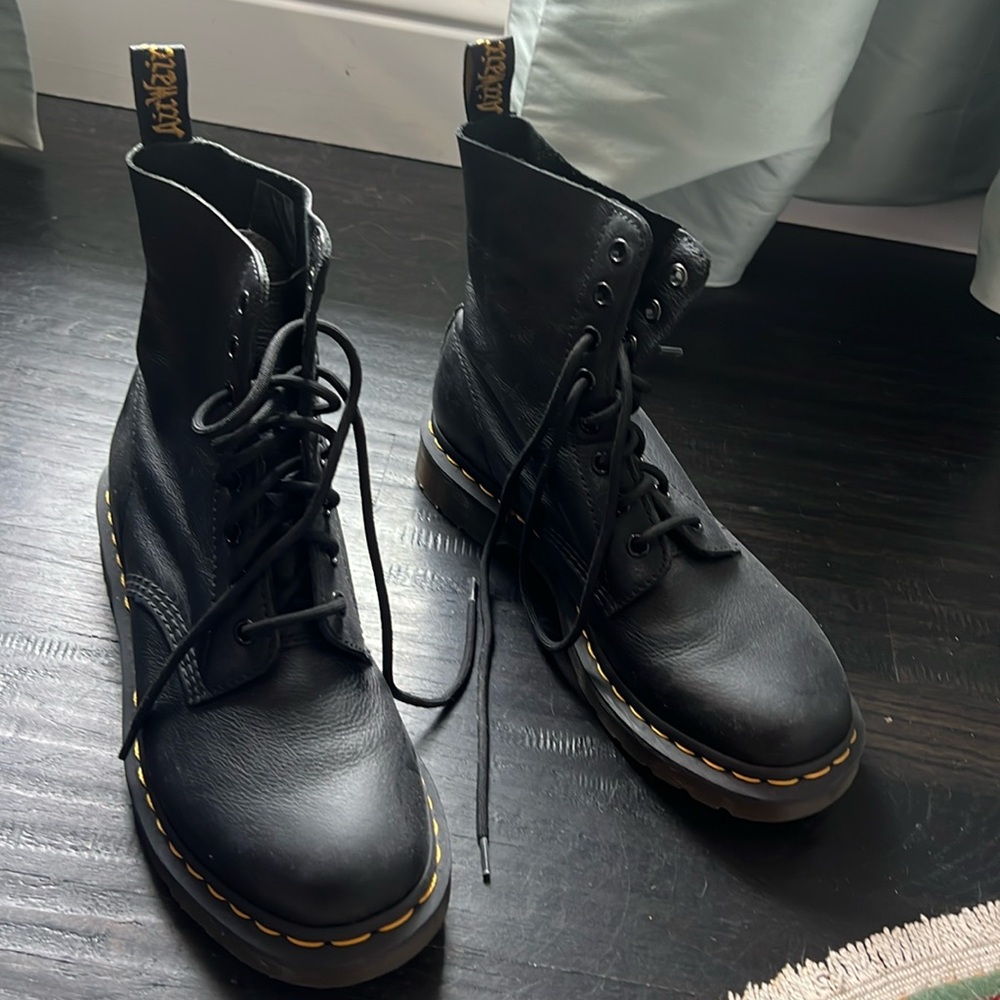 DR. Martens - 1460 BOOTS